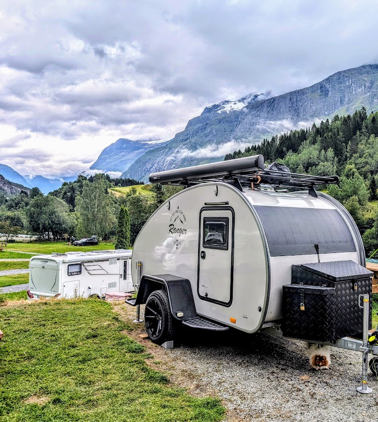 Skallmann på plass på Tjugen Camping