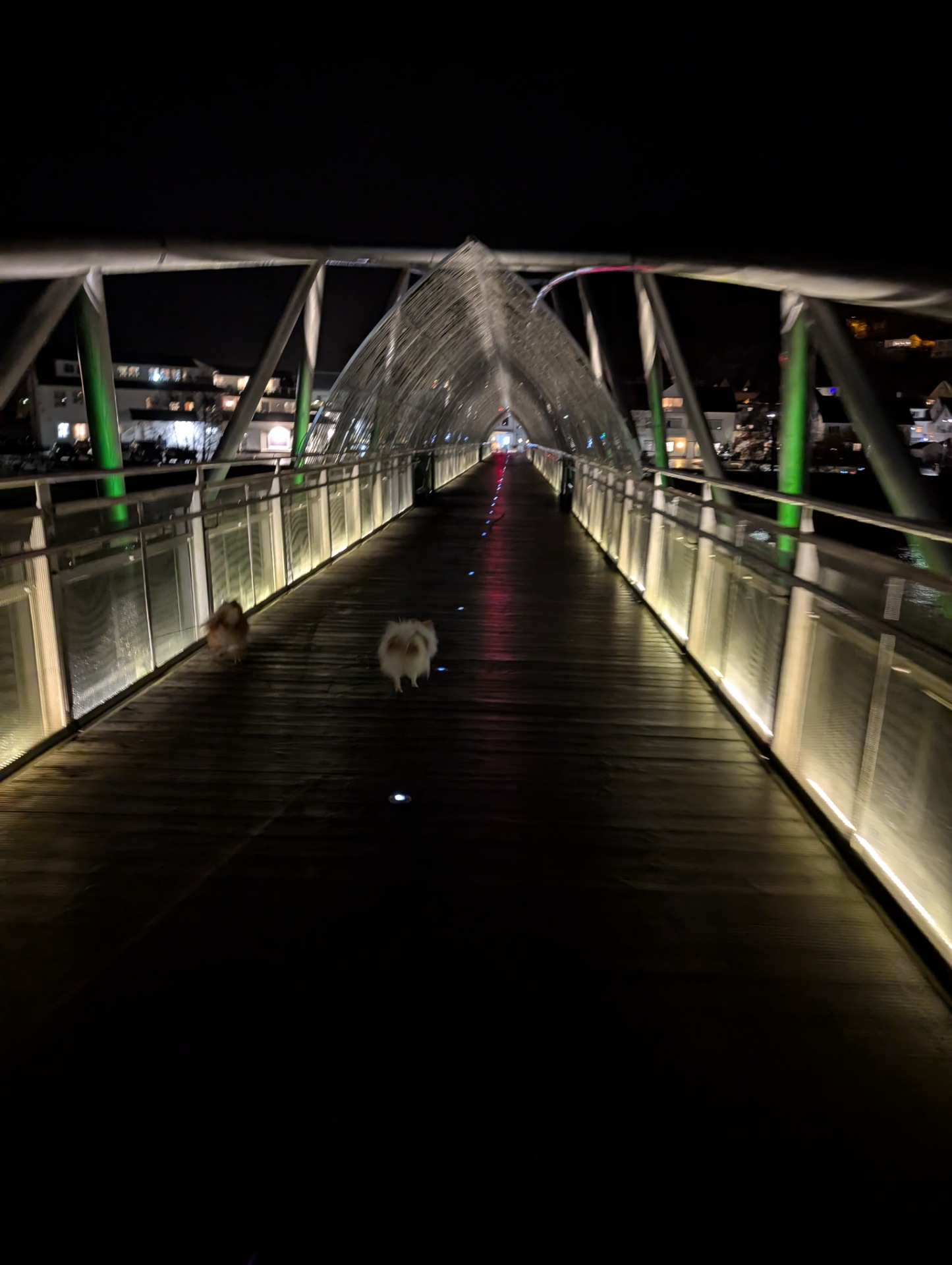 I andre enden av broen finnes pølse!